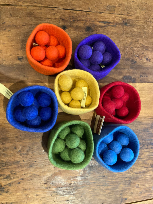 Felted Toys for Baby and Dollhouse Play Set - Wool FELT BOWLS IN 7 COLOURS WITH 49 FELTED BALLS
