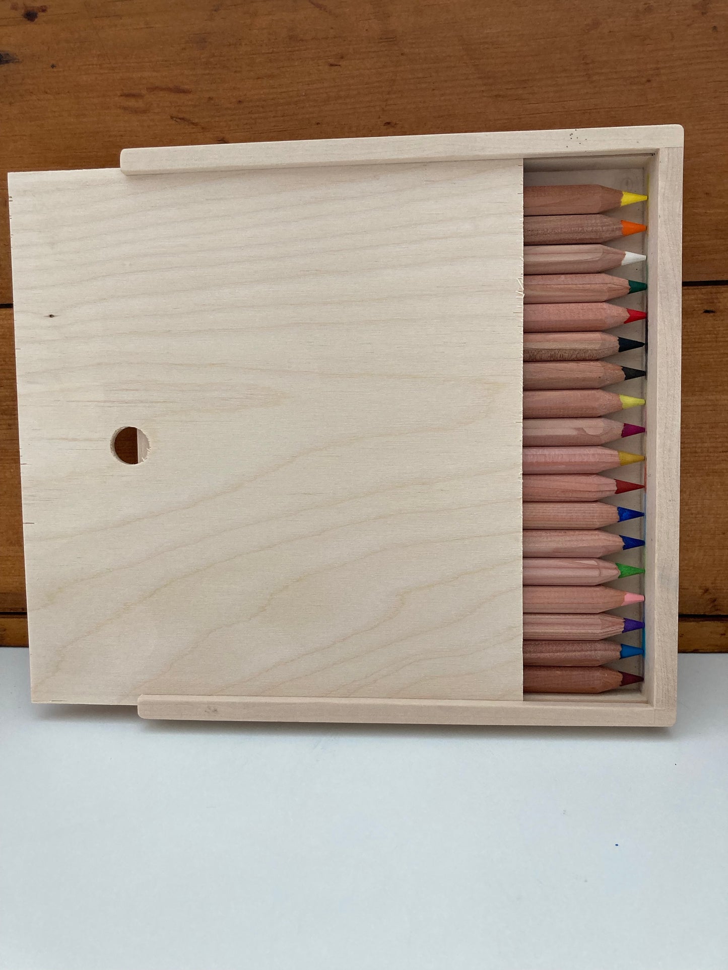 Crayons de couleur - CRAYONS YORIK dans une boîte en bois, 18 couleurs !