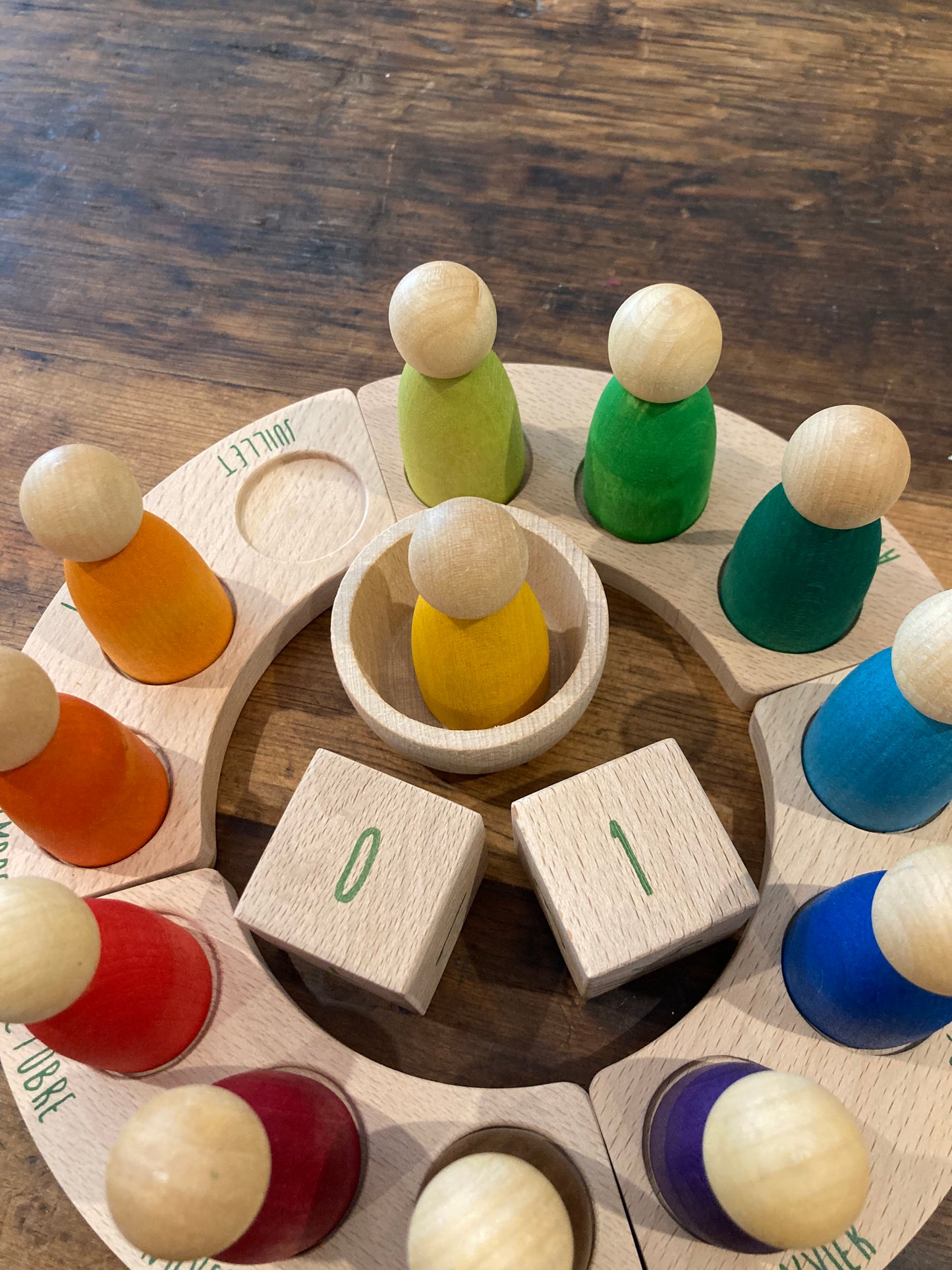 Educational Wooden CIRCULAR CALENDAR in FRENCH